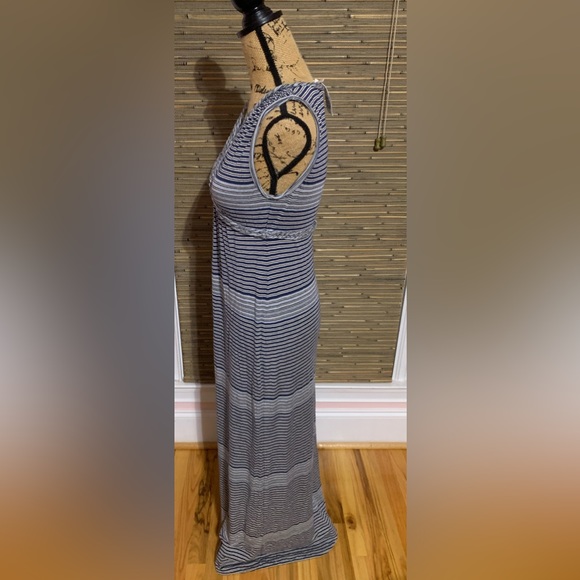 Max Studio Blue and White Striped V Neck Sleeveless Maxi dress Size S NWOT - Picture 4 of 12